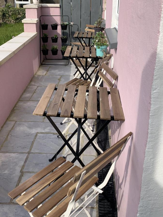 Min-Y-Fford Sleeps 6 Plus Pet Newport  Luaran gambar