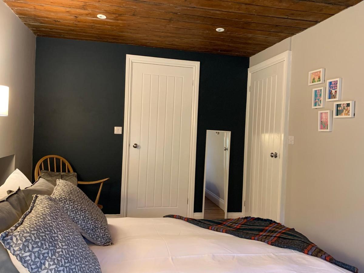 Min-Y-Fford Sleeps 6 Plus Pet Newport  Luaran gambar