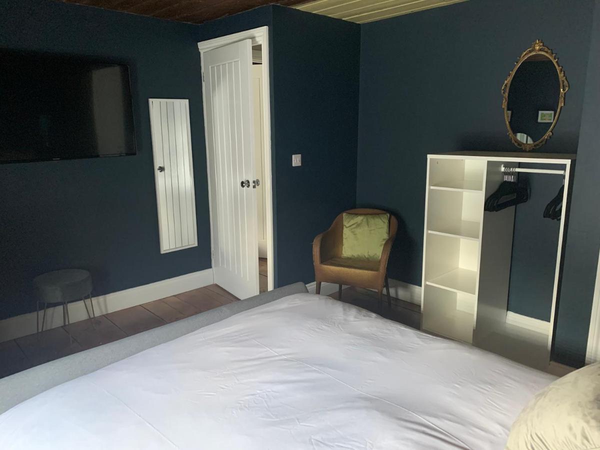 Min-Y-Fford Sleeps 6 Plus Pet Newport  Luaran gambar