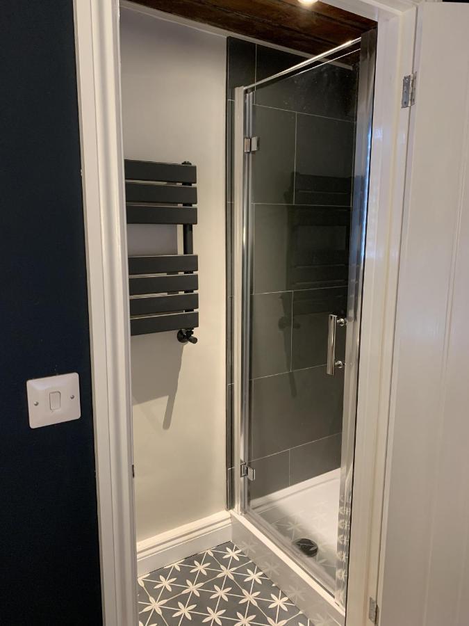 Min-Y-Fford Sleeps 6 Plus Pet Newport  Luaran gambar