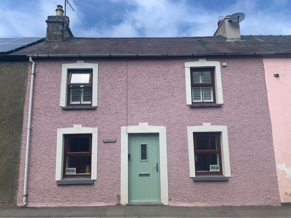 Min-Y-Fford Sleeps 6 Plus Pet Newport  Luaran gambar